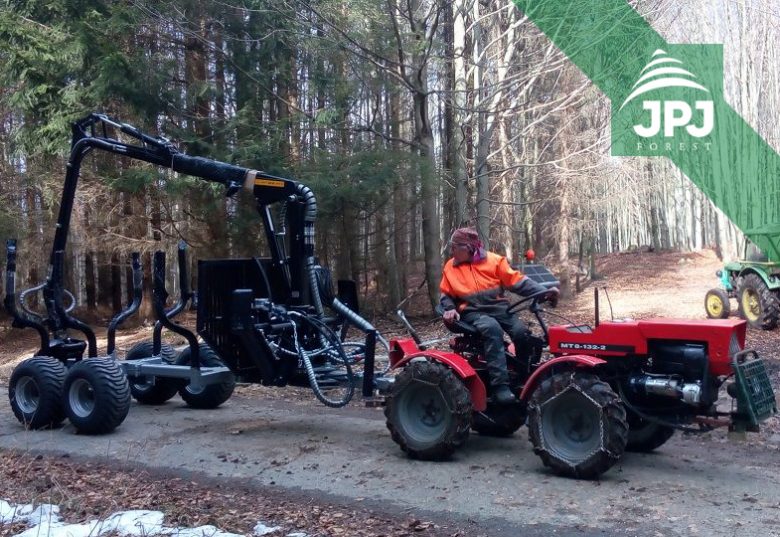 Středně-velká-vyvážečka-Vahva-Jussi-3000_420-a-malotraktor-MT8